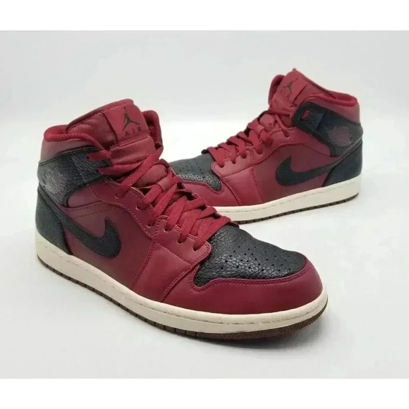 Nike AIR JORDAN 1 Retro Mid Reverse Banned 2017 (554724-601) Mens 11.5 Red Black - Picture 1 of 10